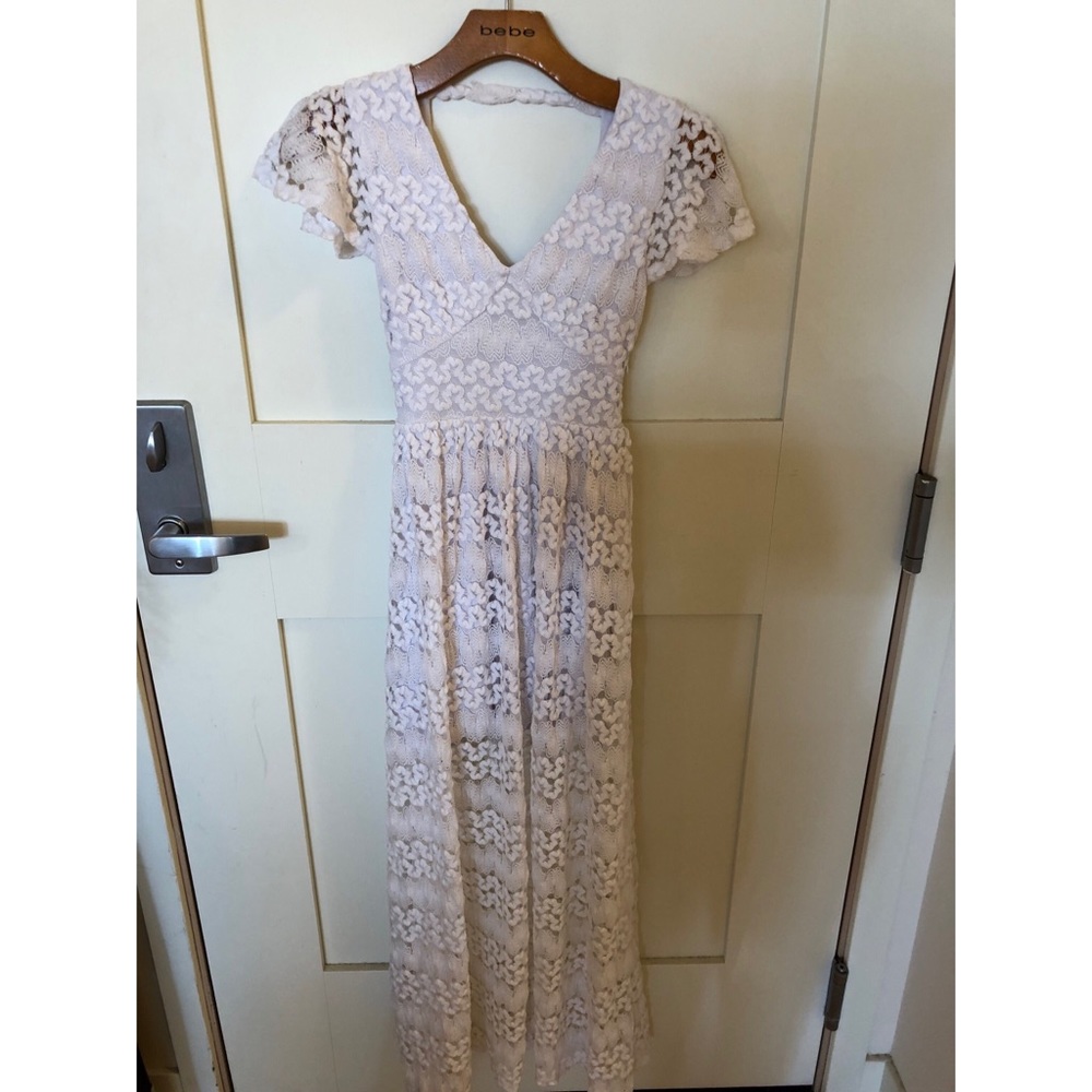 Women’s White Lace Maxi Dress - bebe